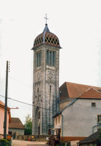 Eglise d'Anteuil avec clocher gonflable