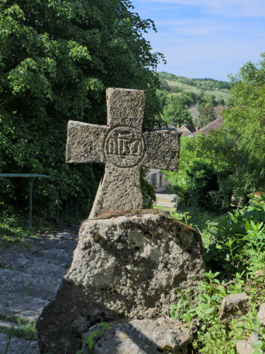 Croix gravée à Cesancey, photo Y. Bessero