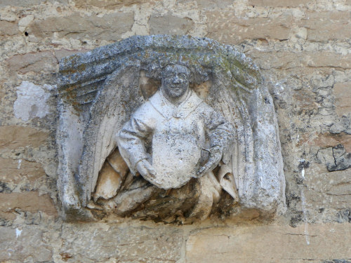 Pierre sculptée, photo Y. Bessero